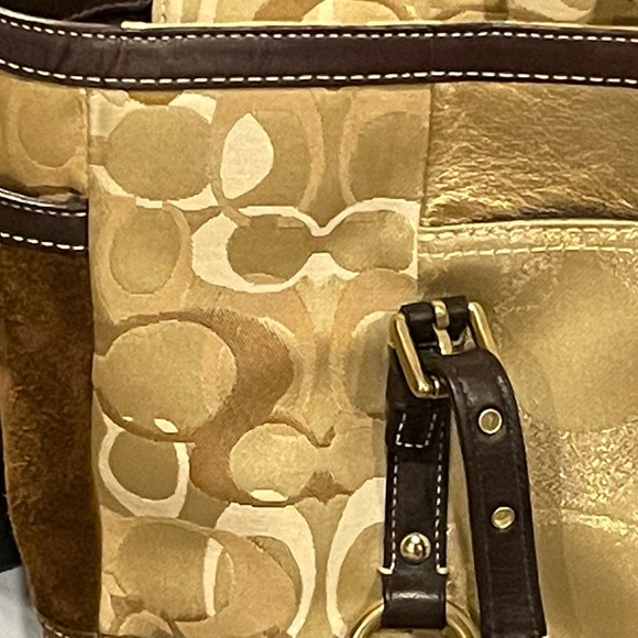 🤩 Coach Signature Gallery Logo Patchwork Shopper Tote so soft and roomy.🤩🎁 - Picture 8 of 10